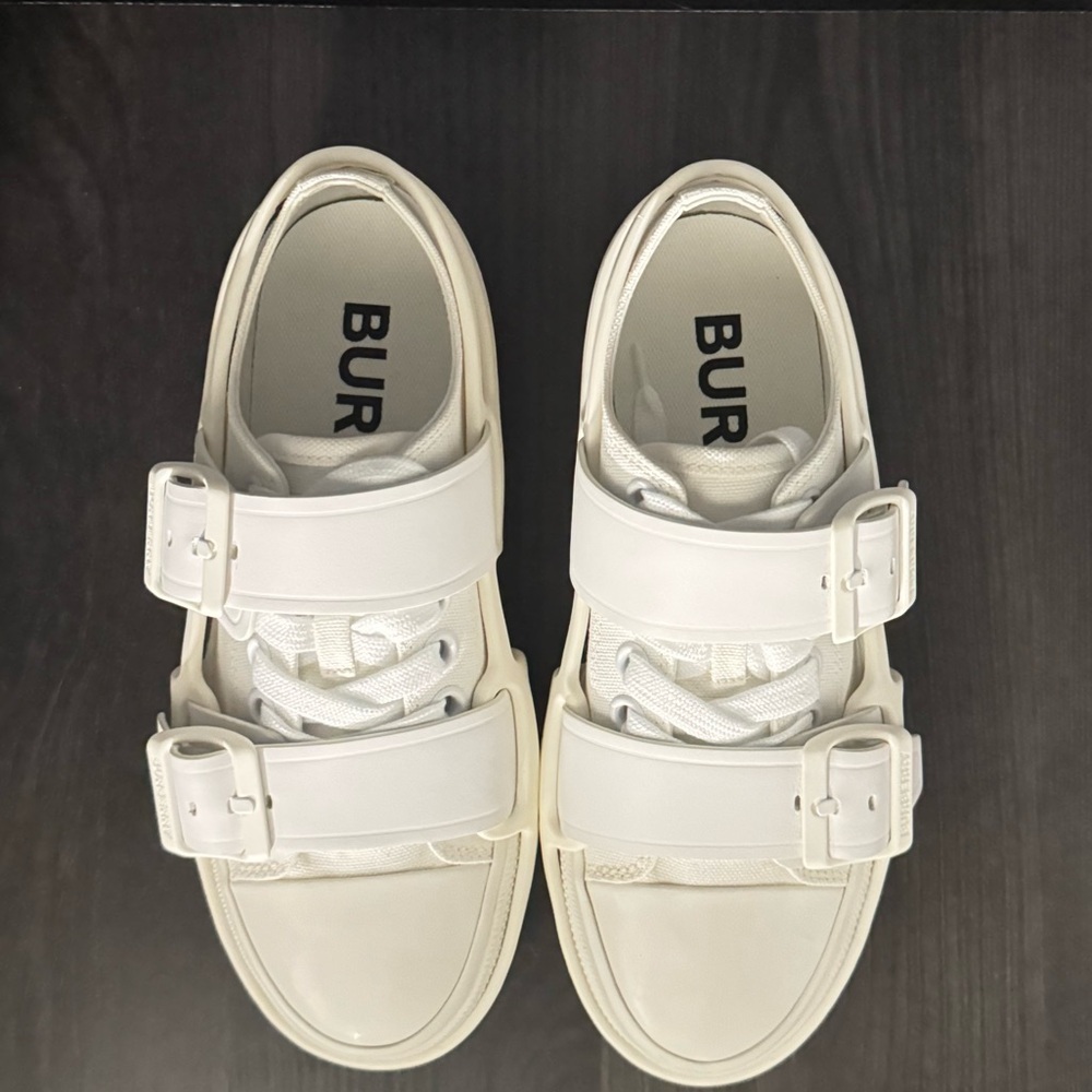 BURBERRY
White Canvas Sneakers
NWT | EU 35 - Picture 5 of 16